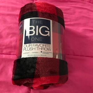 Red Plaid Plush Throw